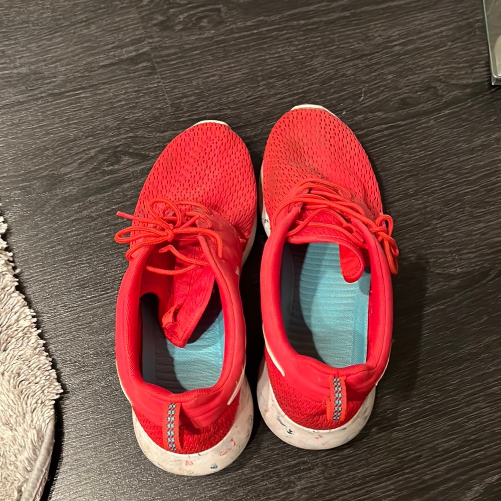Nike Rosheruns size 10.5